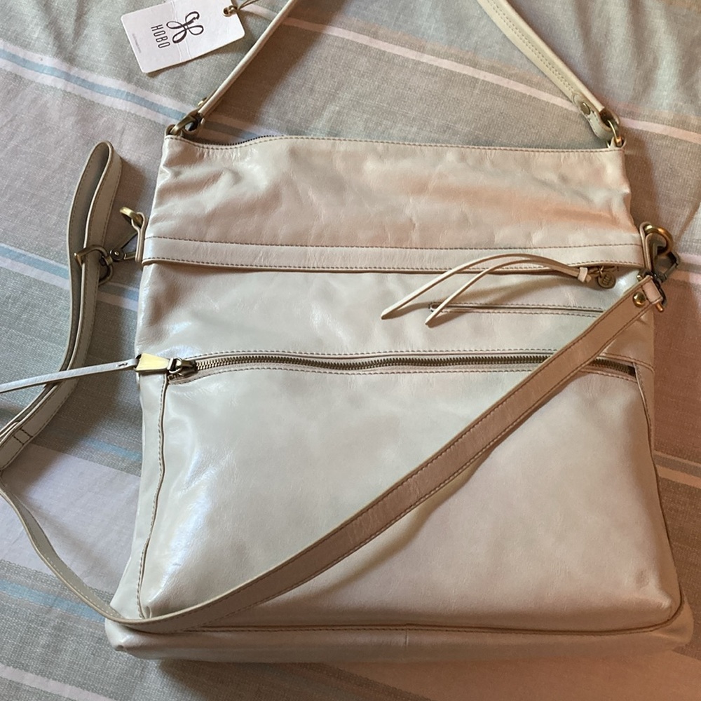 LAST Chance! Leaving Posh 8/11! NWT Hobo Liberty Convertible Bucket Bag
